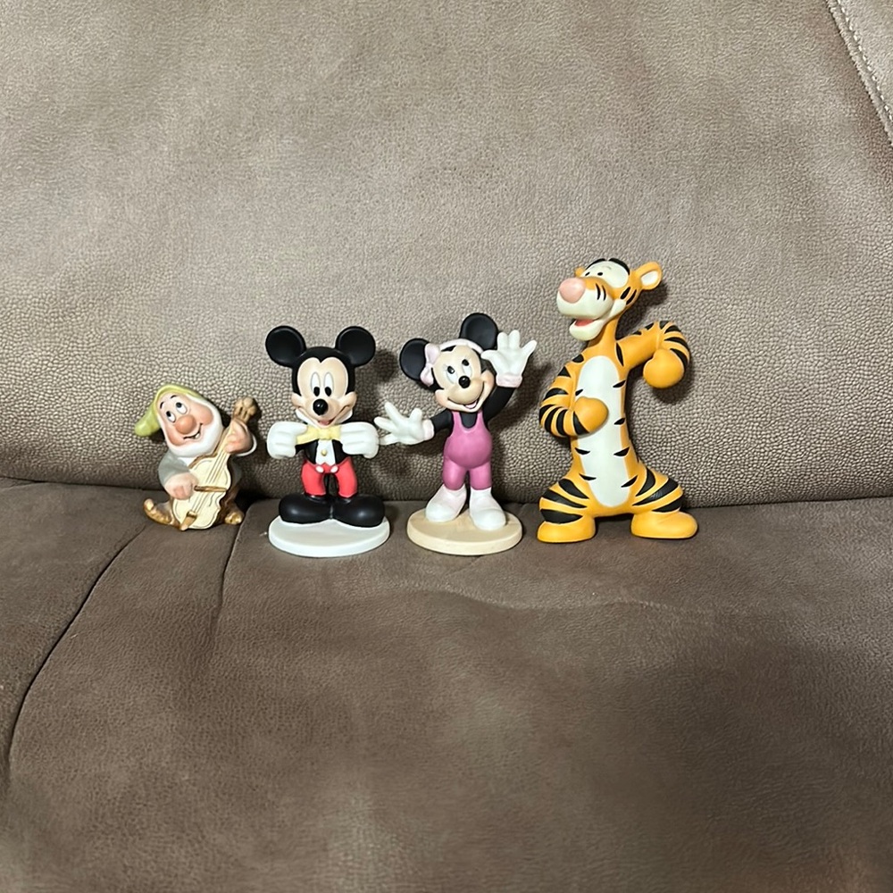 Disney Figurine Set with Mickey, Minnie, Tigger, and Dopey